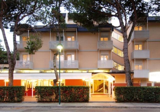 Hotel San Marco Lignano Sabbiadoro Bagian luar foto