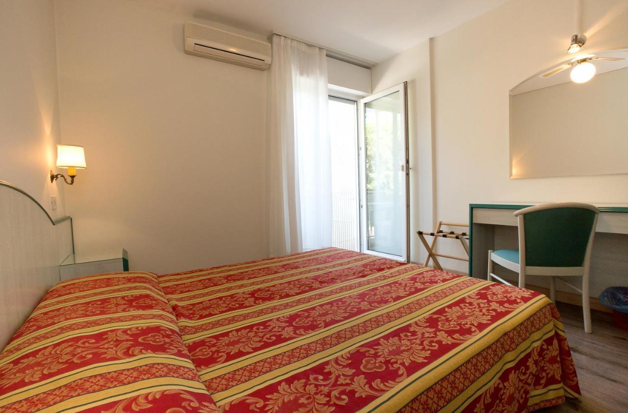 Hotel San Marco Lignano Sabbiadoro Bagian luar foto