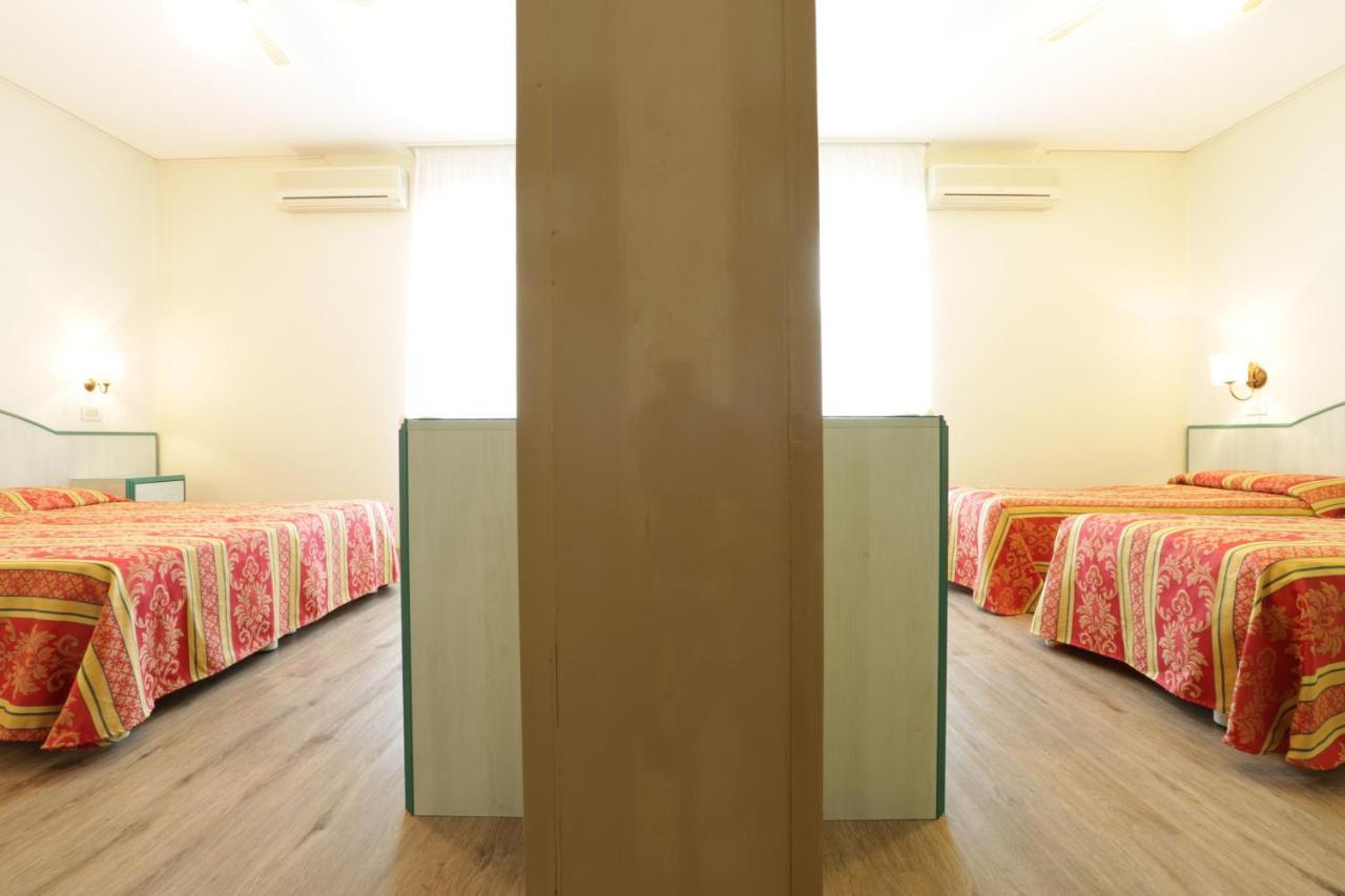 Hotel San Marco Lignano Sabbiadoro Bagian luar foto
