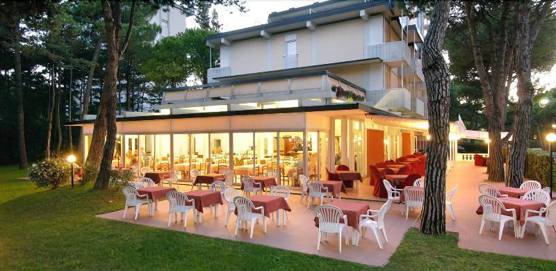 Hotel San Marco Lignano Sabbiadoro Bagian luar foto