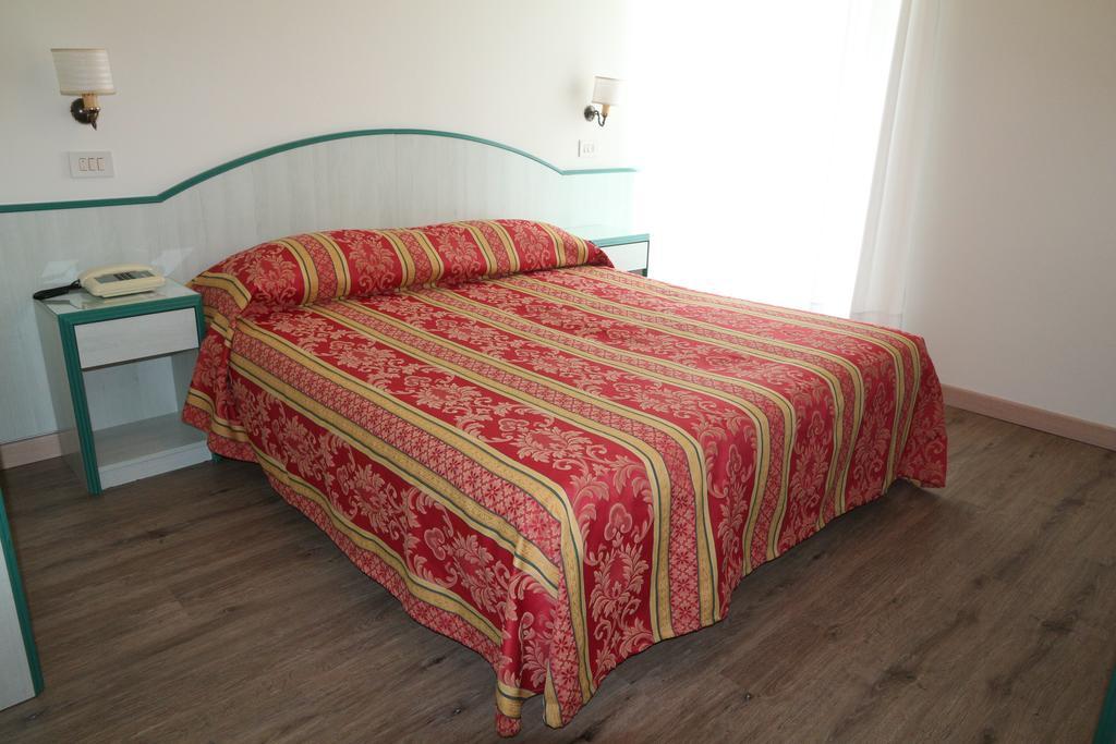 Hotel San Marco Lignano Sabbiadoro Bagian luar foto