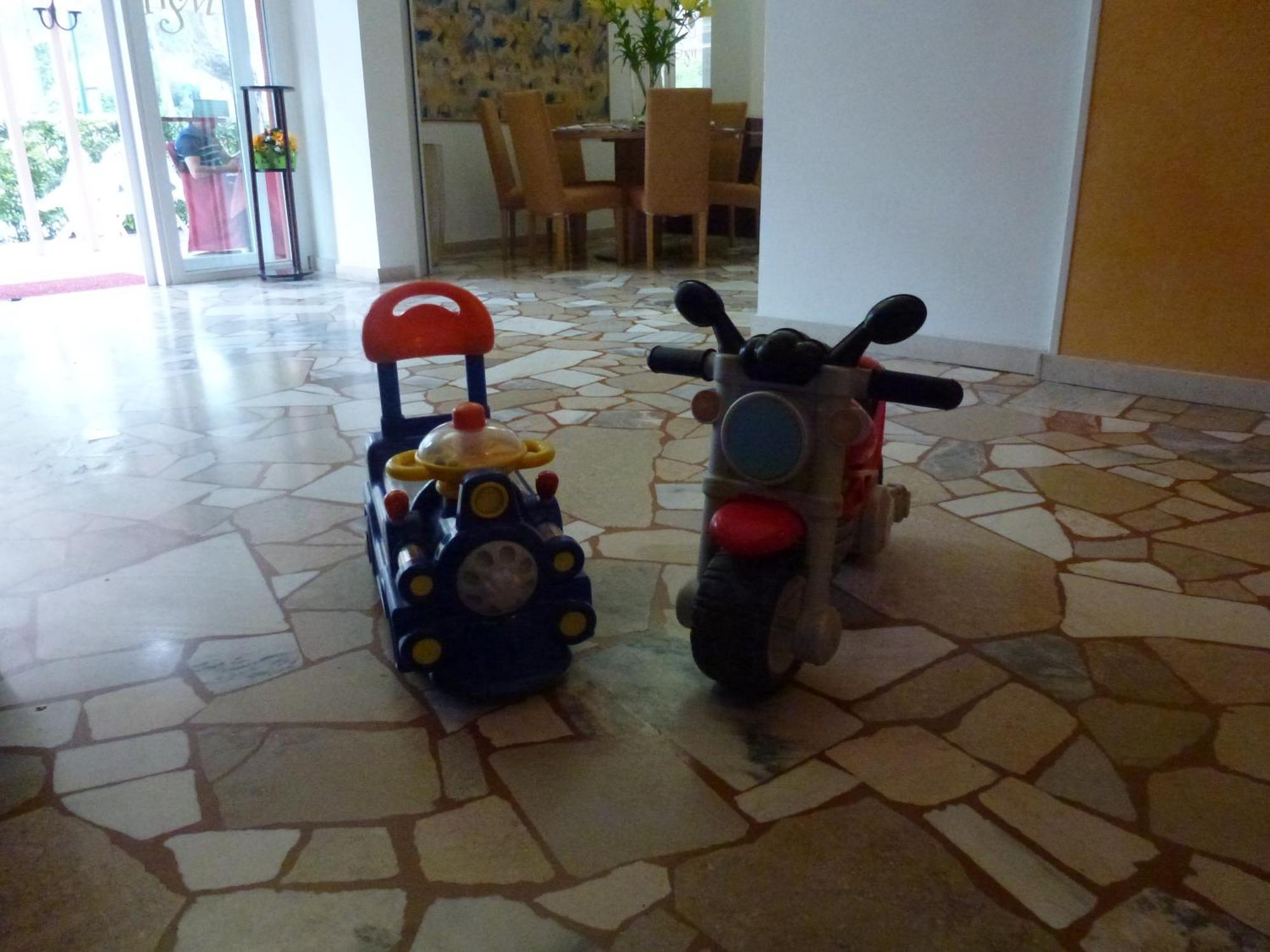 Hotel San Marco Lignano Sabbiadoro Bagian luar foto