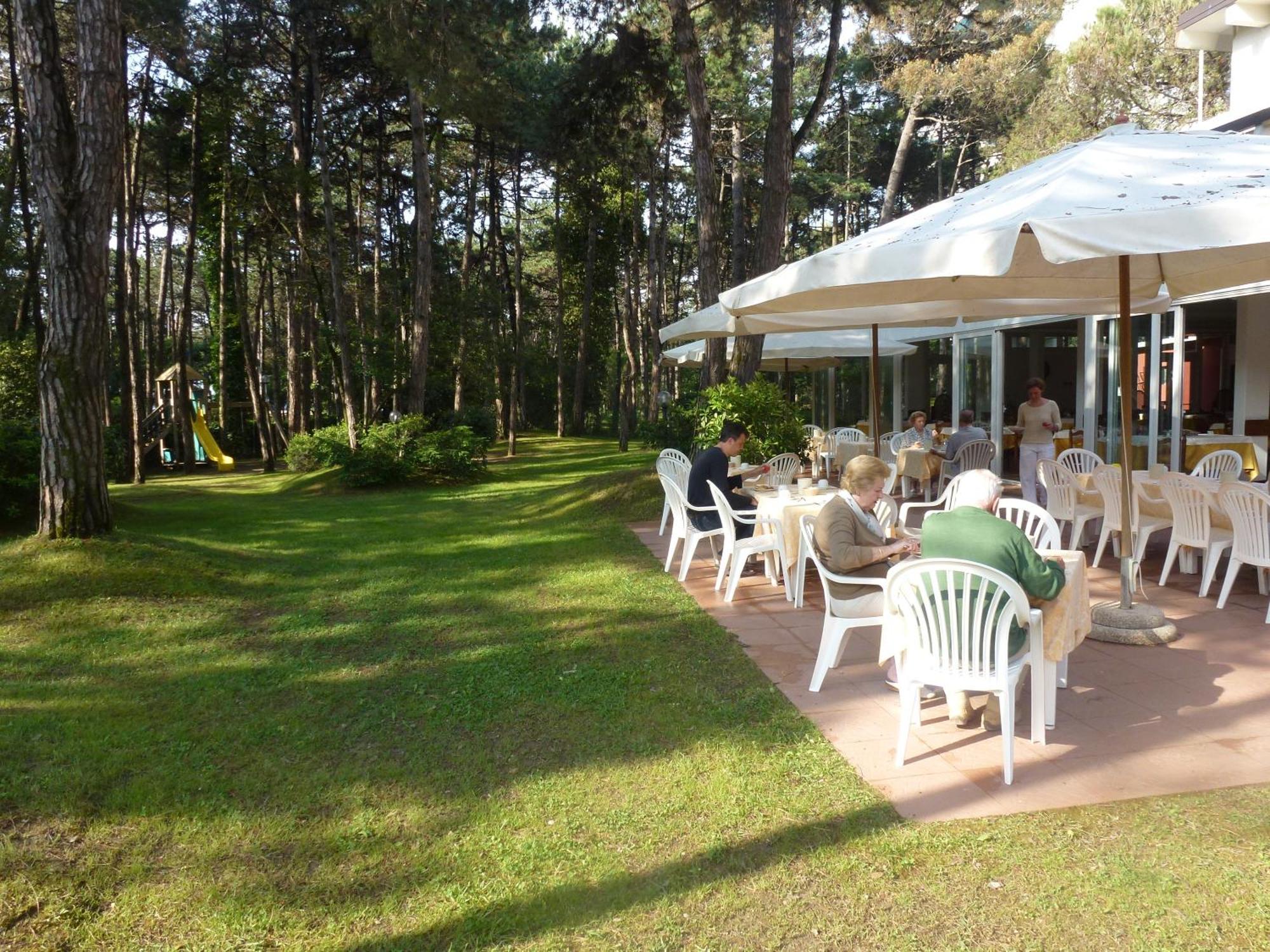 Hotel San Marco Lignano Sabbiadoro Bagian luar foto