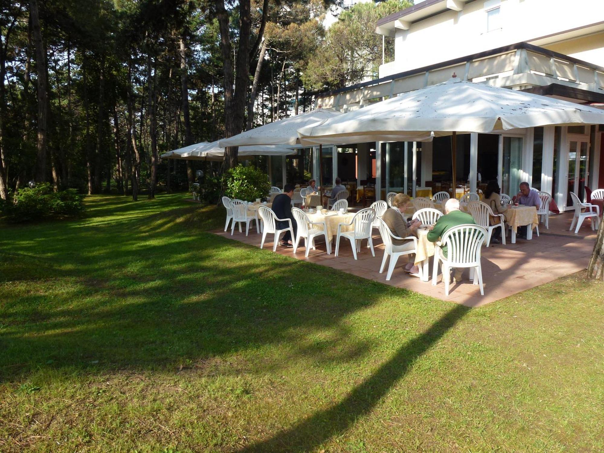 Hotel San Marco Lignano Sabbiadoro Bagian luar foto