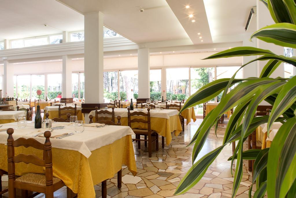 Hotel San Marco Lignano Sabbiadoro Bagian luar foto