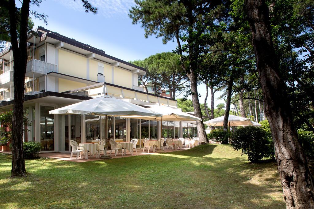 Hotel San Marco Lignano Sabbiadoro Bagian luar foto
