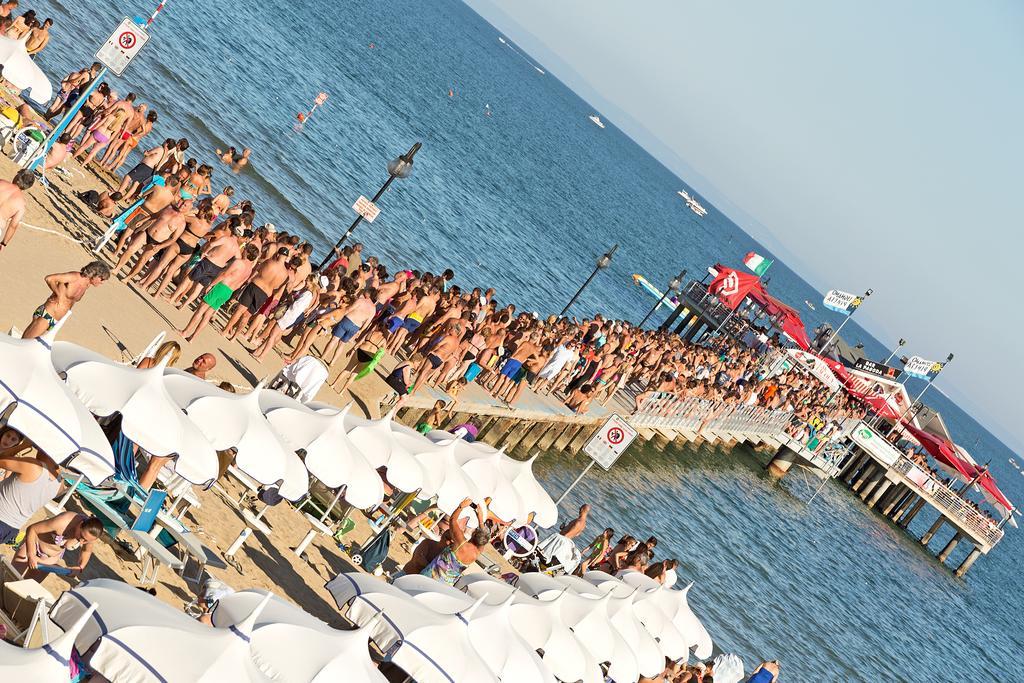 Hotel San Marco Lignano Sabbiadoro Bagian luar foto