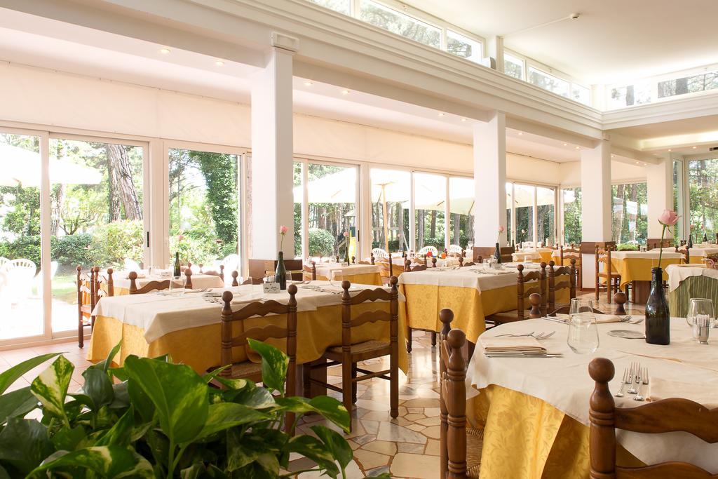 Hotel San Marco Lignano Sabbiadoro Bagian luar foto