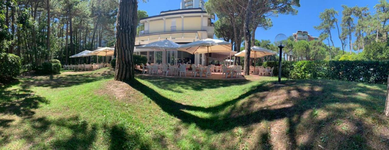 Hotel San Marco Lignano Sabbiadoro Bagian luar foto